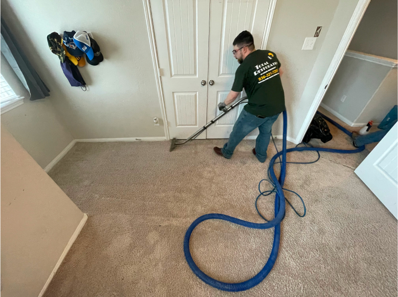 what-do-licensed-mold-remediation-workers-do-total-restoration